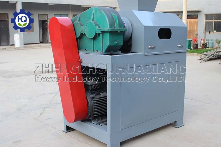 Most of the granulating equipment for compound fertilizer production chooses the double roller granulator